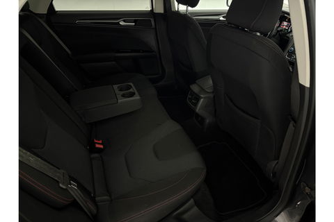 Ford Mondeo 1.5 ST-Line 161PK LED Sfeerverl. Trekhaak Clima Cruise Navigatie PDC 18"LMV