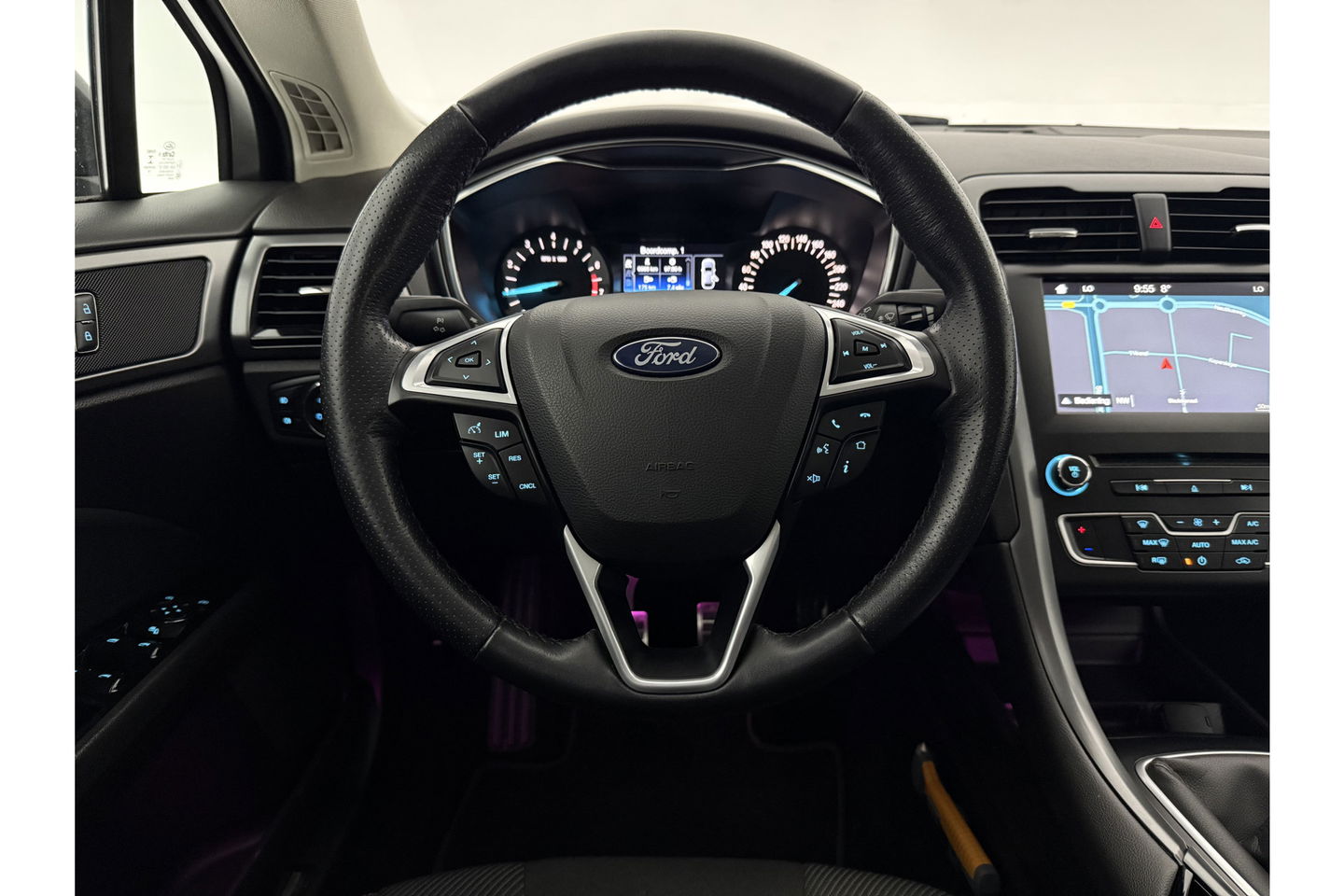 Ford Mondeo 1.5 ST-Line 161PK LED Sfeerverl. Trekhaak Clima Cruise Navigatie PDC 18"LMV