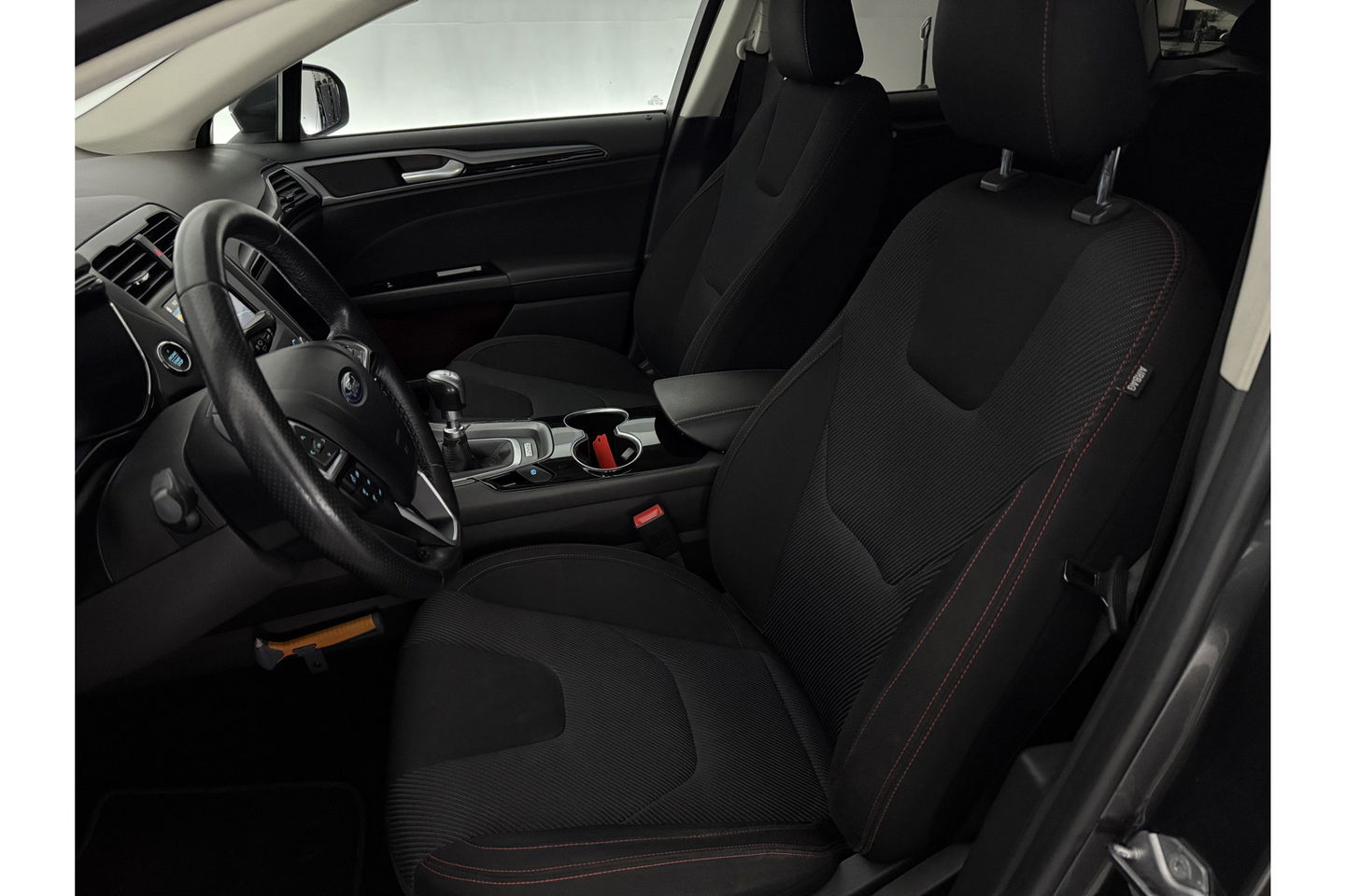 Ford Mondeo 1.5 ST-Line 161PK LED Sfeerverl. Trekhaak Clima Cruise Navigatie PDC 18"LMV