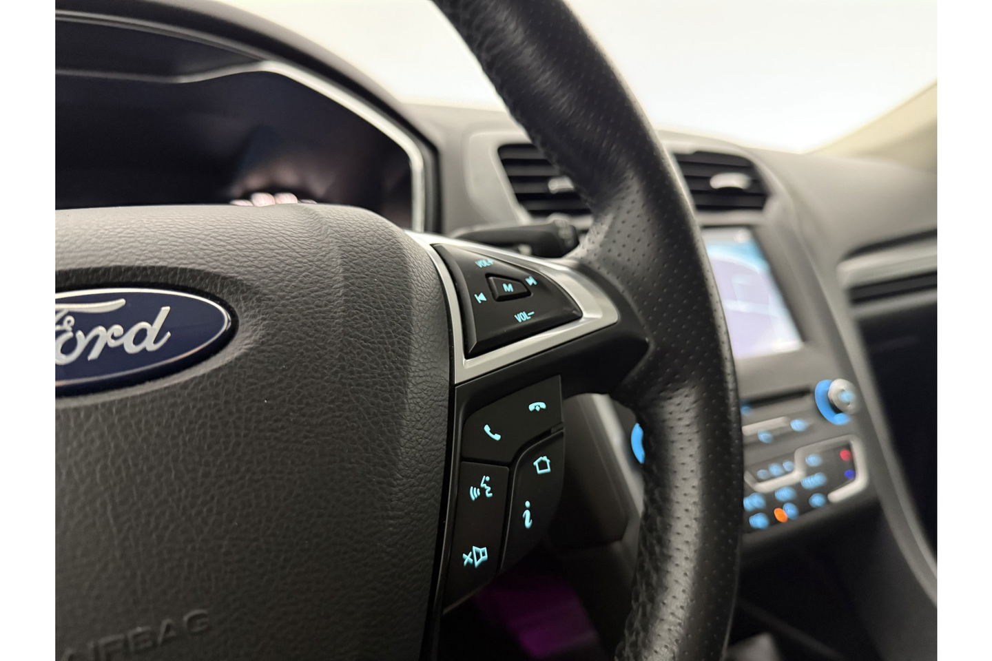 Ford Mondeo 1.5 ST-Line 161PK LED Sfeerverl. Trekhaak Clima Cruise Navigatie PDC 18"LMV