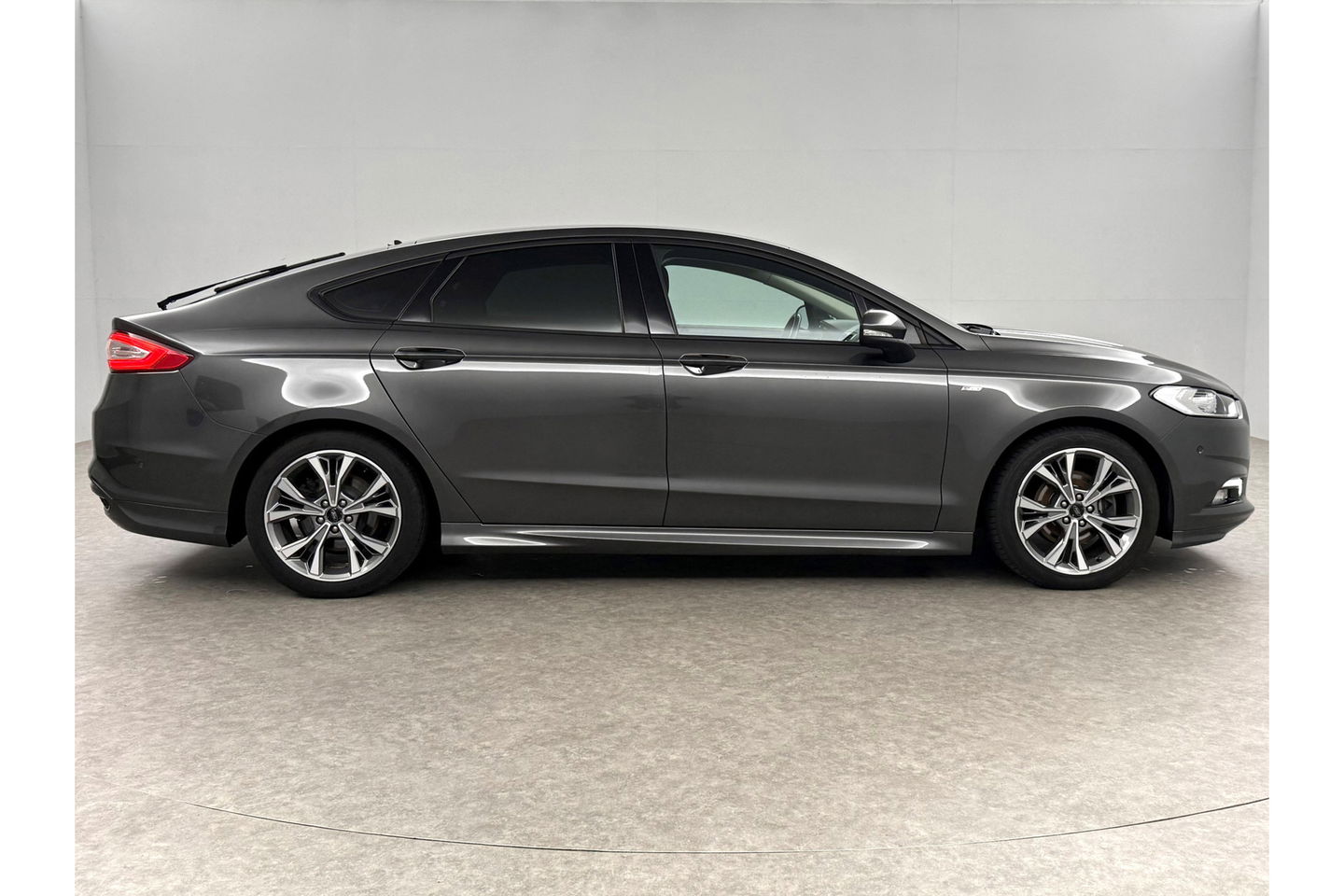 Ford Mondeo 1.5 ST-Line 161PK LED Sfeerverl. Trekhaak Clima Cruise Navigatie PDC 18"LMV