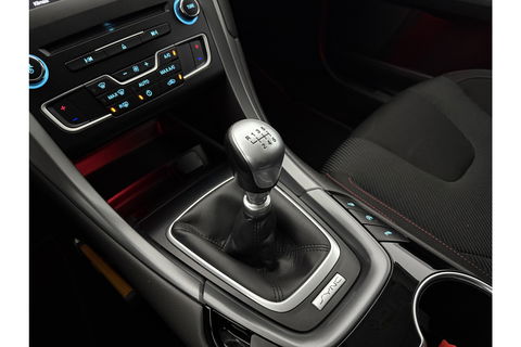 Ford Mondeo 1.5 ST-Line 161PK LED Sfeerverl. Trekhaak Clima Cruise Navigatie PDC 18"LMV