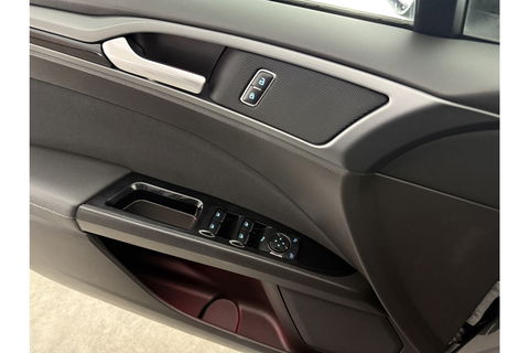 Ford Mondeo 1.5 ST-Line 161PK LED Sfeerverl. Trekhaak Clima Cruise Navigatie PDC 18"LMV