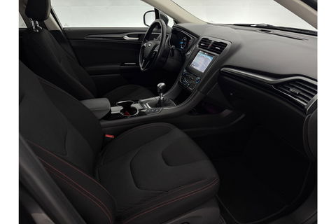 Ford Mondeo 1.5 ST-Line 161PK LED Sfeerverl. Trekhaak Clima Cruise Navigatie PDC 18"LMV