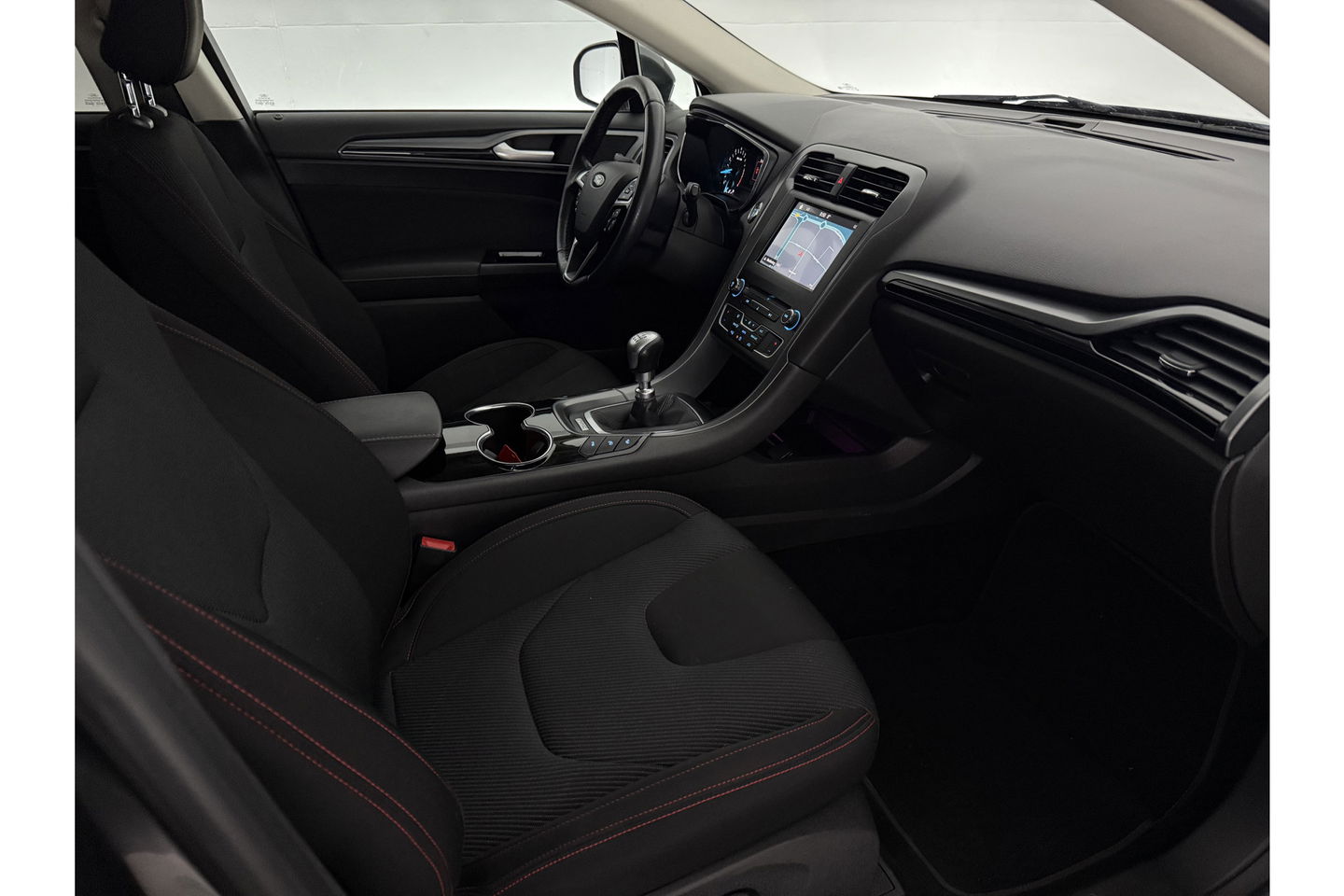 Ford Mondeo 1.5 ST-Line 161PK LED Sfeerverl. Trekhaak Clima Cruise Navigatie PDC 18"LMV