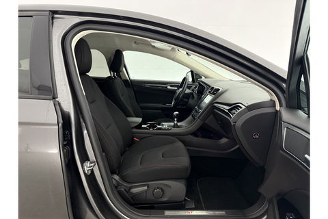 Ford Mondeo 1.5 ST-Line 161PK LED Sfeerverl. Trekhaak Clima Cruise Navigatie PDC 18"LMV
