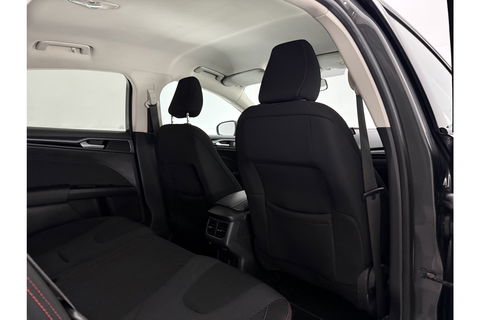 Ford Mondeo 1.5 ST-Line 161PK LED Sfeerverl. Trekhaak Clima Cruise Navigatie PDC 18"LMV