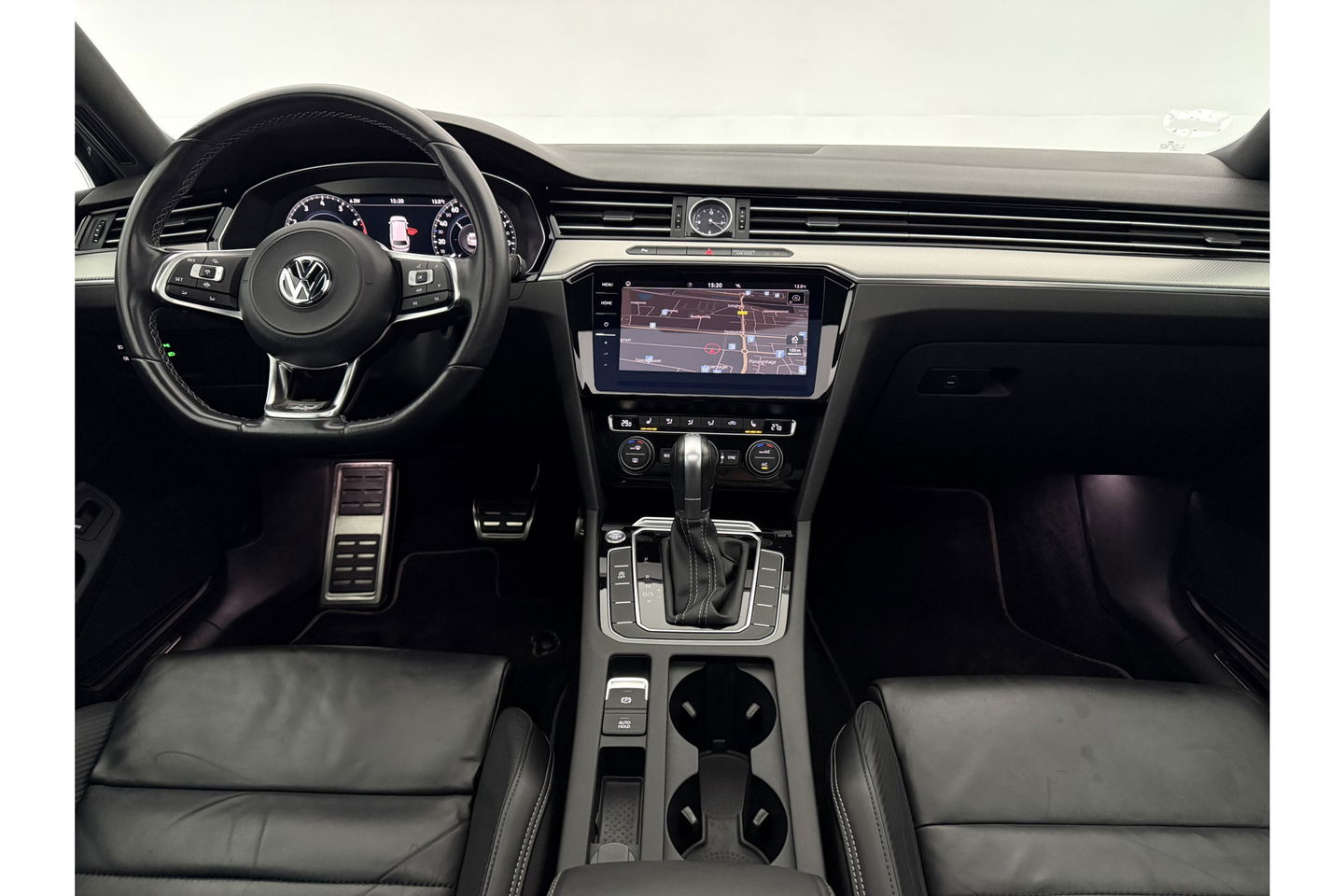 Volkswagen Passat 1.5 TSI 150PK R-line DSG Pano LED ACC Virtual Carplay Trekhaak Camera Navi Clima PDC Leder 19"LMV