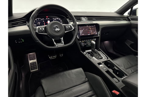 Volkswagen Passat 1.5 TSI 150PK R-line DSG Pano LED ACC Virtual Carplay Trekhaak Camera Navi Clima PDC Leder 19"LMV
