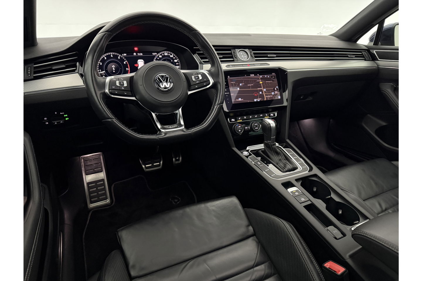 Volkswagen Passat 1.5 TSI 150PK R-line DSG Pano LED ACC Virtual Carplay Trekhaak Camera Navi Clima PDC Leder 19"LMV