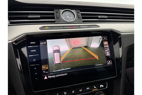 Volkswagen Passat 1.5 TSI 150PK R-line DSG Pano LED ACC Virtual Carplay Trekhaak Camera Navi Clima PDC Leder 19"LMV