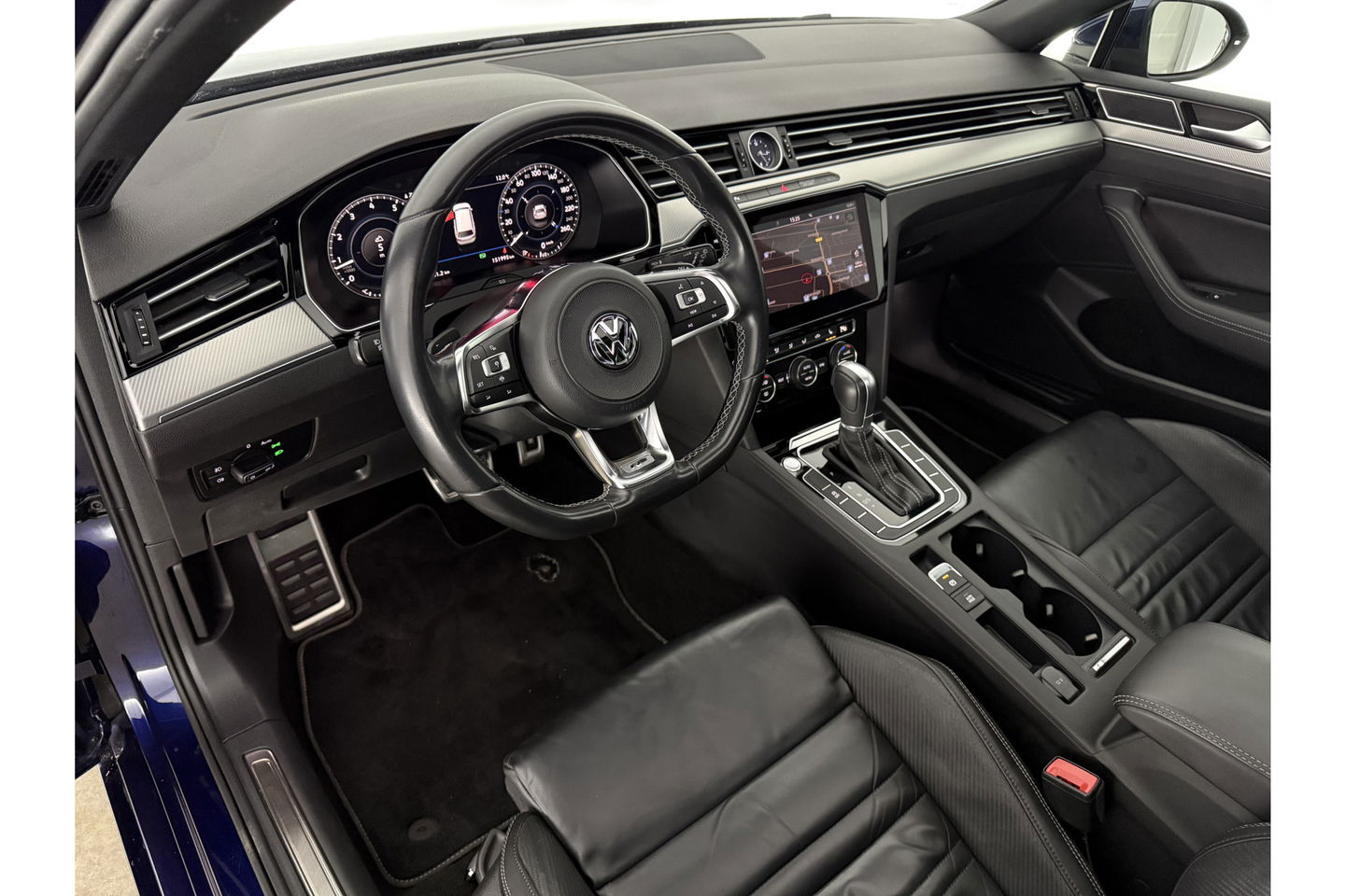Volkswagen Passat 1.5 TSI 150PK R-line DSG Pano LED ACC Virtual Carplay Trekhaak Camera Navi Clima PDC Leder 19"LMV