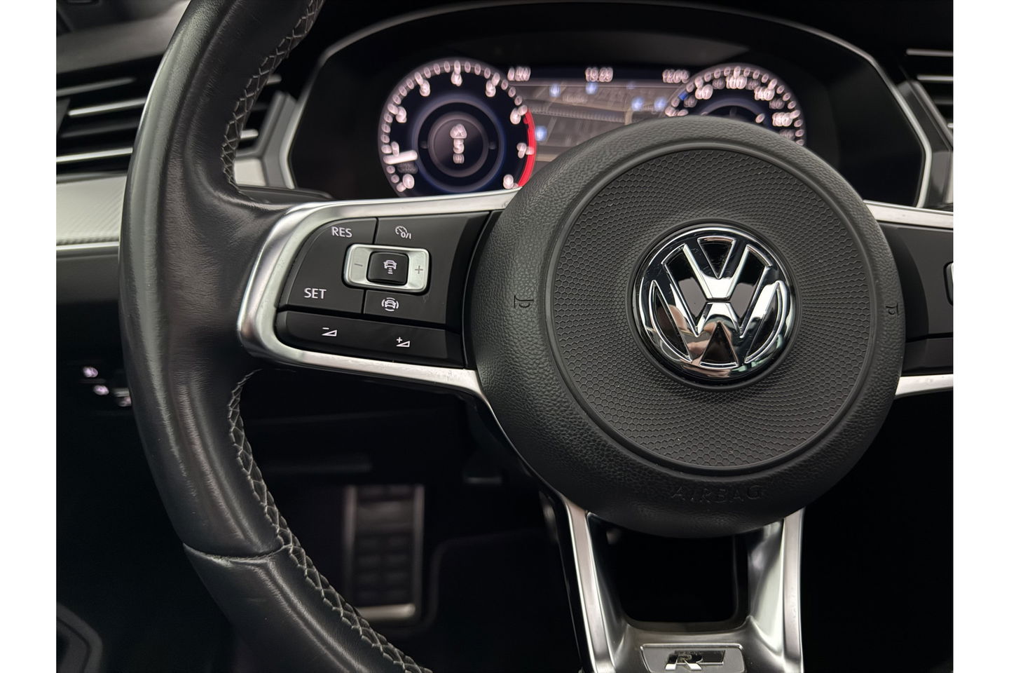 Volkswagen Passat 1.5 TSI 150PK R-line DSG Pano LED ACC Virtual Carplay Trekhaak Camera Navi Clima PDC Leder 19"LMV