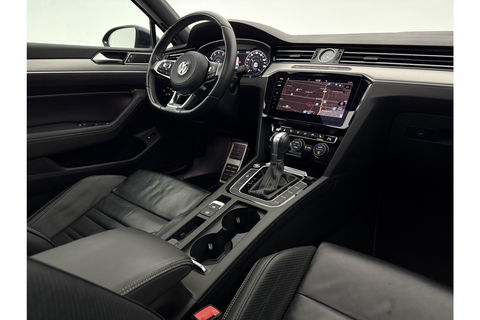 Volkswagen Passat 1.5 TSI 150PK R-line DSG Pano LED ACC Virtual Carplay Trekhaak Camera Navi Clima PDC Leder 19"LMV