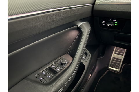 Volkswagen Passat 1.5 TSI 150PK R-line DSG Pano LED ACC Virtual Carplay Trekhaak Camera Navi Clima PDC Leder 19"LMV