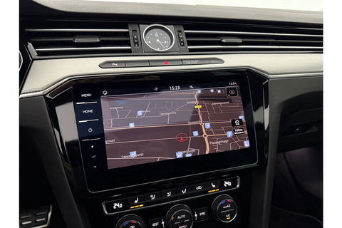 Volkswagen Passat 1.5 TSI 150PK R-line DSG Pano LED ACC Virtual Carplay Trekhaak Camera Navi Clima PDC Leder 19"LMV