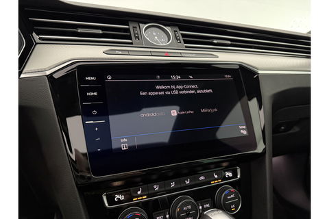 Volkswagen Passat 1.5 TSI 150PK R-line DSG Pano LED ACC Virtual Carplay Trekhaak Camera Navi Clima PDC Leder 19"LMV