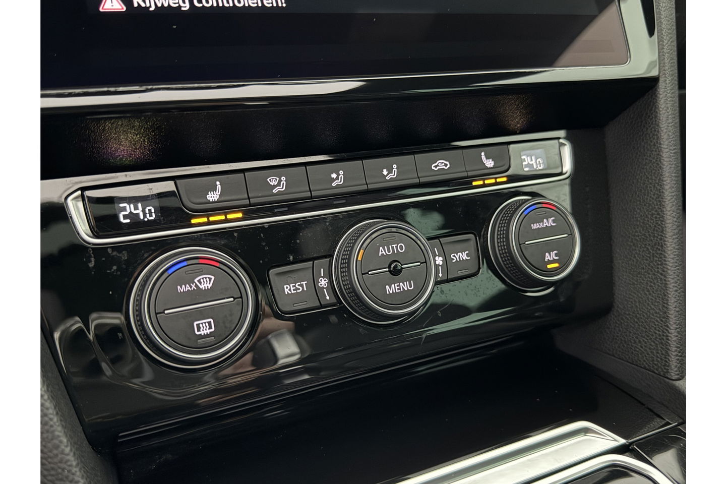 Volkswagen Passat 1.5 TSI 150PK R-line DSG Pano LED ACC Virtual Carplay Trekhaak Camera Navi Clima PDC Leder 19"LMV