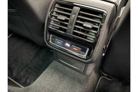 Volkswagen Passat 1.5 TSI 150PK R-line DSG Pano LED ACC Virtual Carplay Trekhaak Camera Navi Clima PDC Leder 19"LMV