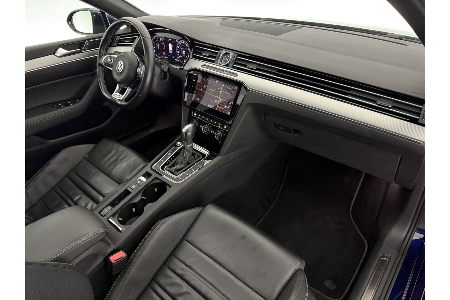 Volkswagen Passat 1.5 TSI 150PK R-line DSG Pano LED ACC Virtual Carplay Trekhaak Camera Navi Clima PDC Leder 19"LMV