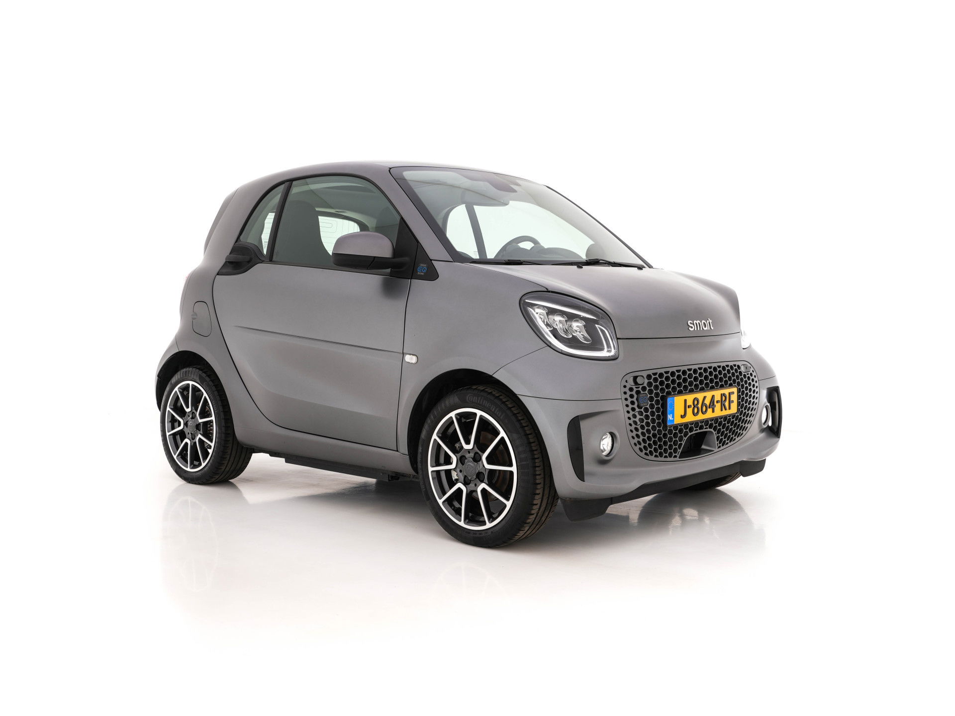 Smart Fortwo EQ Comfort PLUS 18 kWh [ 3-Fase ] Aut. *PANO | FULL-LED | FULL-LEATHER | NAVI-FULLMAP | CAMERA | BRABUS-WHEELS | AMBIENT-LIGHT | AIRCO | PDC | CRUISE | DAB | CARPLAY | COMFORT-SEATS | 16''ALU*