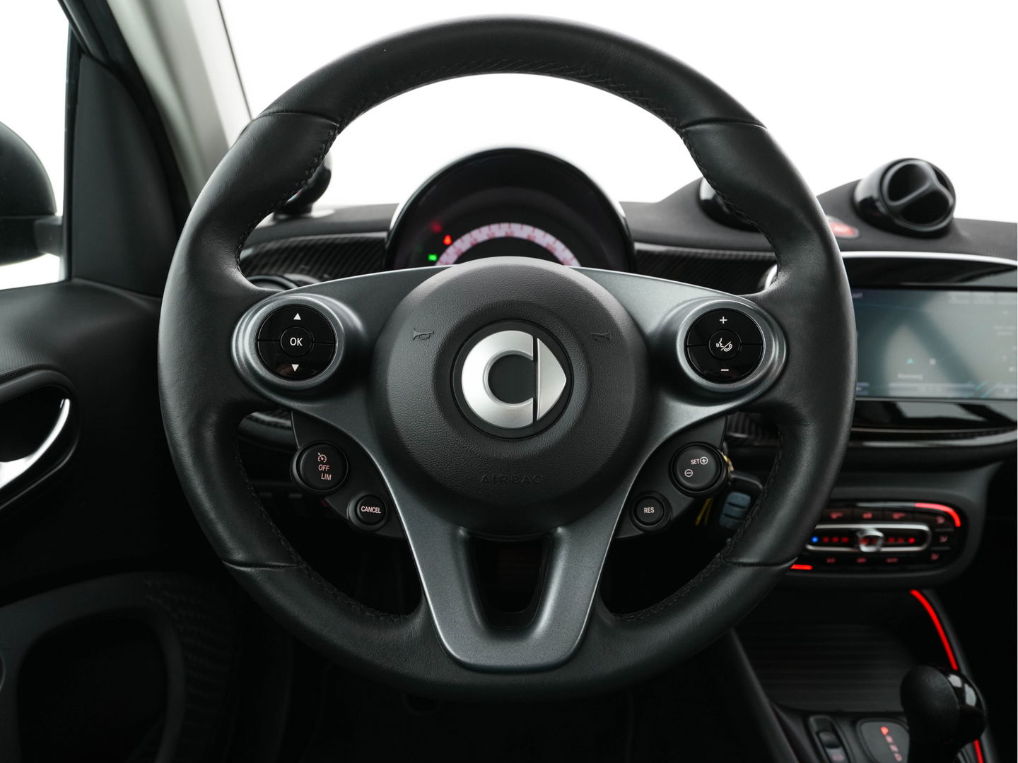 Smart Fortwo EQ Comfort PLUS 18 kWh [ 3-Fase ] Aut. *PANO | FULL-LED | FULL-LEATHER | NAVI-FULLMAP | CAMERA | BRABUS-WHEELS | AMBIENT-LIGHT | AIRCO | PDC | CRUISE | DAB | CARPLAY | COMFORT-SEATS | 16''ALU*