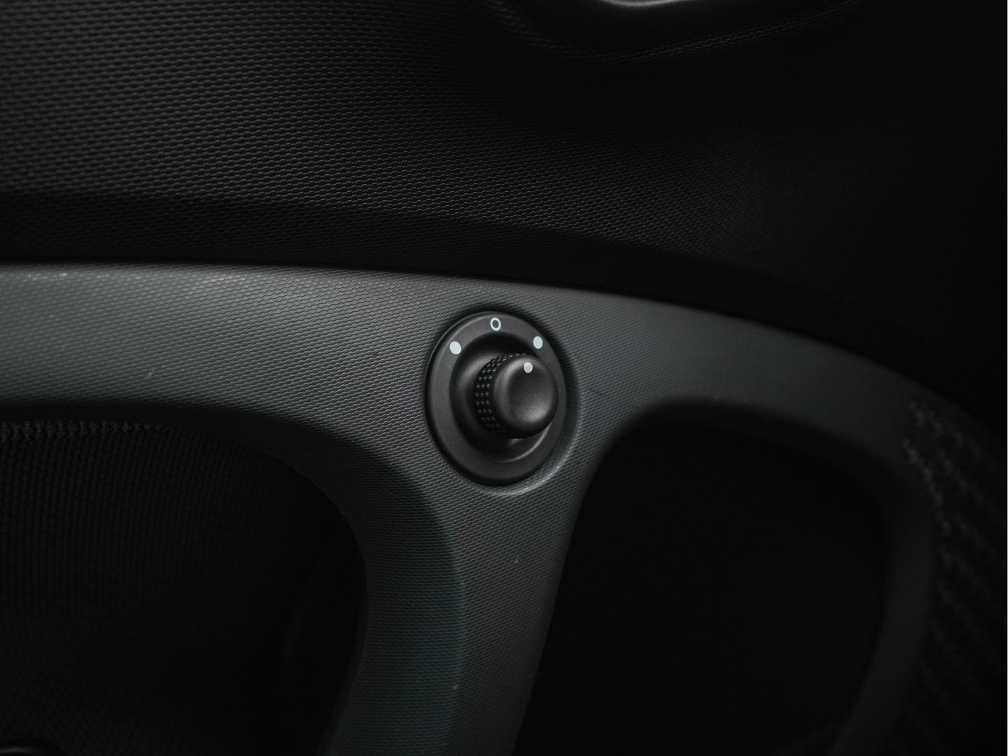 Smart Fortwo EQ Comfort PLUS 18 kWh [ 3-Fase ] Aut. *PANO | FULL-LED | FULL-LEATHER | NAVI-FULLMAP | CAMERA | BRABUS-WHEELS | AMBIENT-LIGHT | AIRCO | PDC | CRUISE | DAB | CARPLAY | COMFORT-SEATS | 16''ALU*