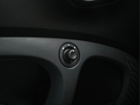 Smart Fortwo EQ Comfort PLUS 18 kWh [ 3-Fase ] Aut. *PANO | FULL-LED | FULL-LEATHER | NAVI-FULLMAP | CAMERA | BRABUS-WHEELS | AMBIENT-LIGHT | AIRCO | PDC | CRUISE | DAB | CARPLAY | COMFORT-SEATS | 16''ALU*