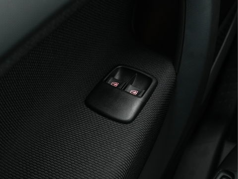 Smart Fortwo EQ Comfort PLUS 18 kWh [ 3-Fase ] Aut. *PANO | FULL-LED | FULL-LEATHER | NAVI-FULLMAP | CAMERA | BRABUS-WHEELS | AMBIENT-LIGHT | AIRCO | PDC | CRUISE | DAB | CARPLAY | COMFORT-SEATS | 16''ALU*