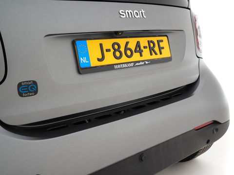 Smart Fortwo EQ Comfort PLUS 18 kWh [ 3-Fase ] Aut. *PANO | FULL-LED | FULL-LEATHER | NAVI-FULLMAP | CAMERA | BRABUS-WHEELS | AMBIENT-LIGHT | AIRCO | PDC | CRUISE | DAB | CARPLAY | COMFORT-SEATS | 16''ALU*