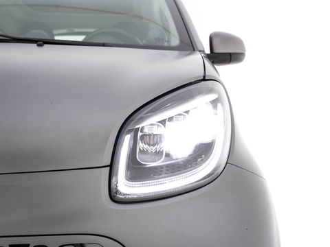 Smart Fortwo EQ Comfort PLUS 18 kWh [ 3-Fase ] Aut. *PANO | FULL-LED | FULL-LEATHER | NAVI-FULLMAP | CAMERA | BRABUS-WHEELS | AMBIENT-LIGHT | AIRCO | PDC | CRUISE | DAB | CARPLAY | COMFORT-SEATS | 16''ALU*