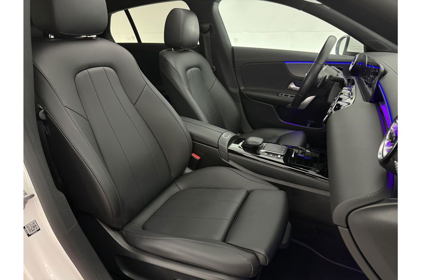 Mercedes-Benz CLA-Klasse 180 AMG Pano Sfeerverl. Camera Carplay Virtual LED Memory Trekhaak Cruise Navi Clima PDC 18"LMV