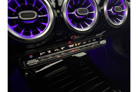 Mercedes-Benz CLA-Klasse 180 AMG Pano Sfeerverl. Camera Carplay Virtual LED Memory Trekhaak Cruise Navi Clima PDC 18"LMV