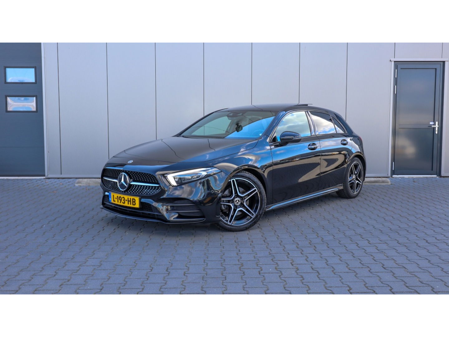Mercedes-Benz A-Klasse 180 Bns Solution AMG | Pano | Multibeam | Cruise
