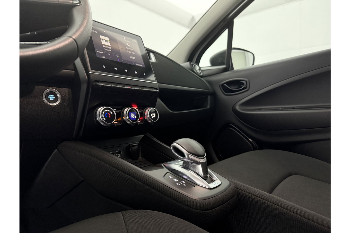 Renault ZOE R110 Life 52 kWh | Huur Accu | 109PK Elektrisch Automaat Virtual Airco Carplay Cruise 16"LMV