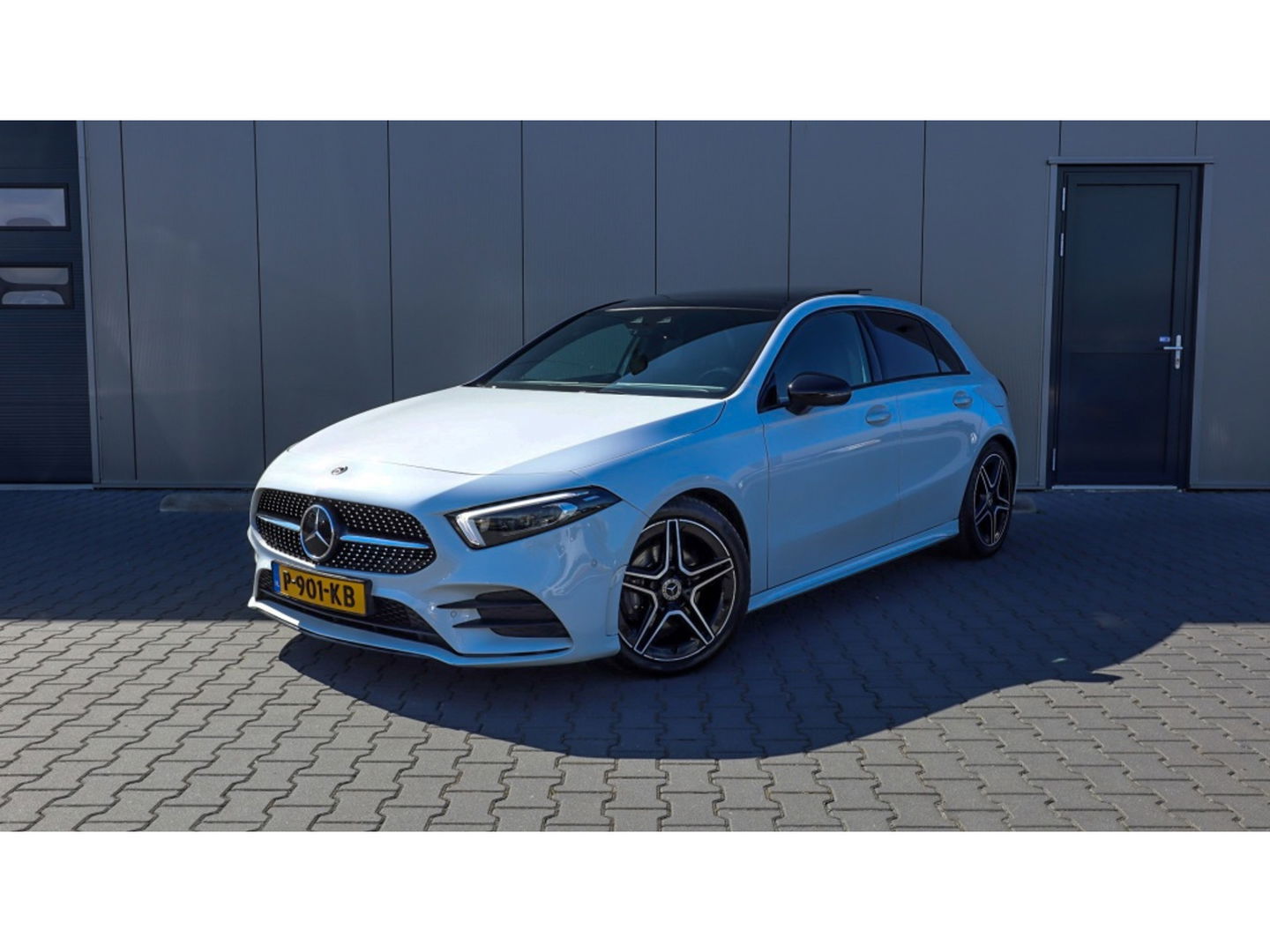 Mercedes-Benz A-Klasse 200 Bns Sol. AMG | Pano | Multibeam | Adap. Cruise