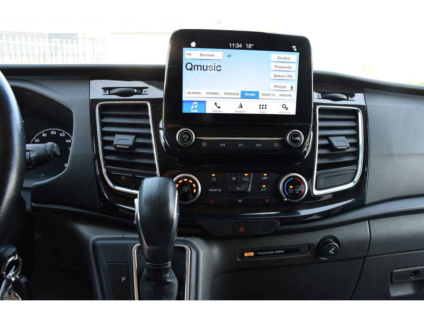 Ford Transit Custom 300 2.0 TDCI L2H1 Limited DC Camera, Cruise, Carplay, 170PK, Trekhaak, Stoelverwarming, Automaat, 2 x Schuifdeur, Uniek!