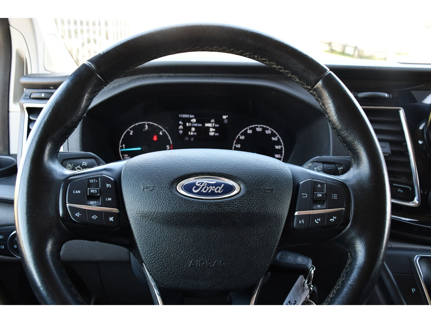 Ford Transit Custom 300 2.0 TDCI L2H1 Limited DC Camera, Cruise, Carplay, 170PK, Trekhaak, Stoelverwarming, Automaat, 2 x Schuifdeur, Uniek!