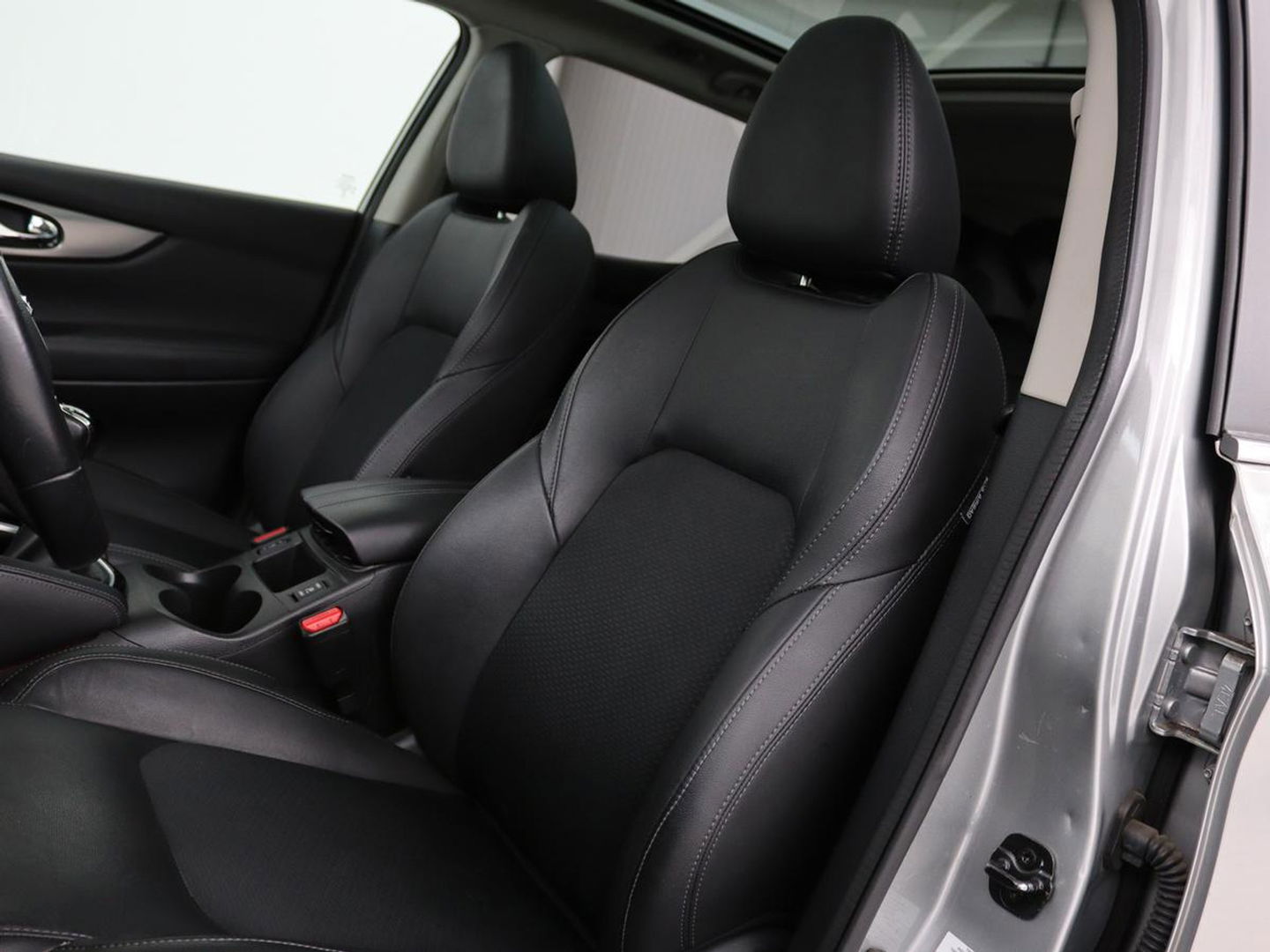 Nissan QASHQAI 1.2 Business Edition | Panoramadak | 360 Camera | Navi | Stoelverwarming | Cruise Control | Dodehoek Detectie | DAB | LMV