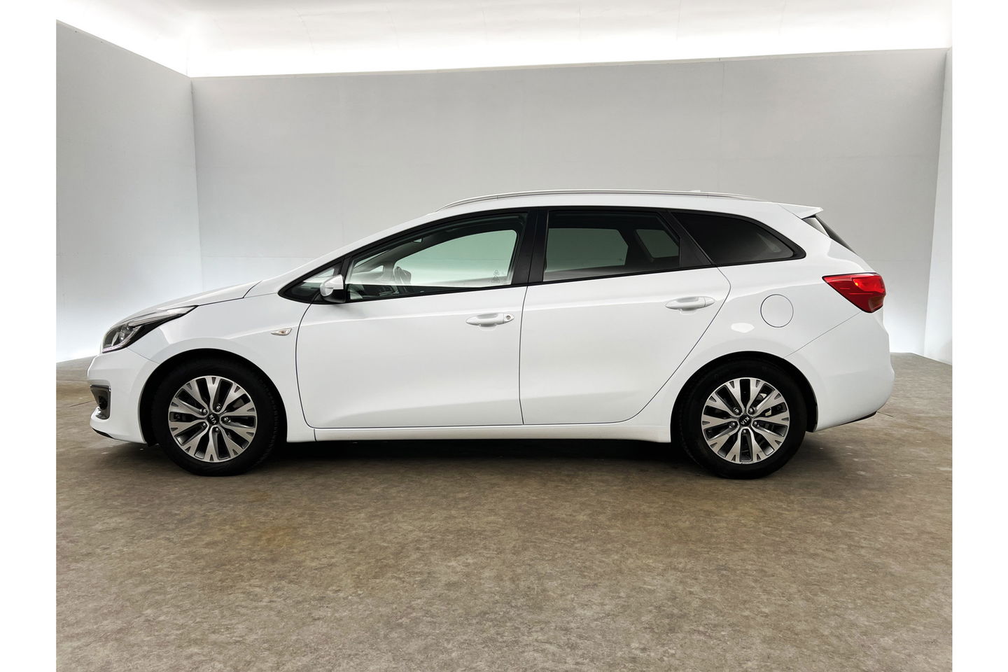 Kia Ceed 1.0 T-GDi Design Edition Camera Carplay LED Trekhaak Clima Navi PDC 16"LMV