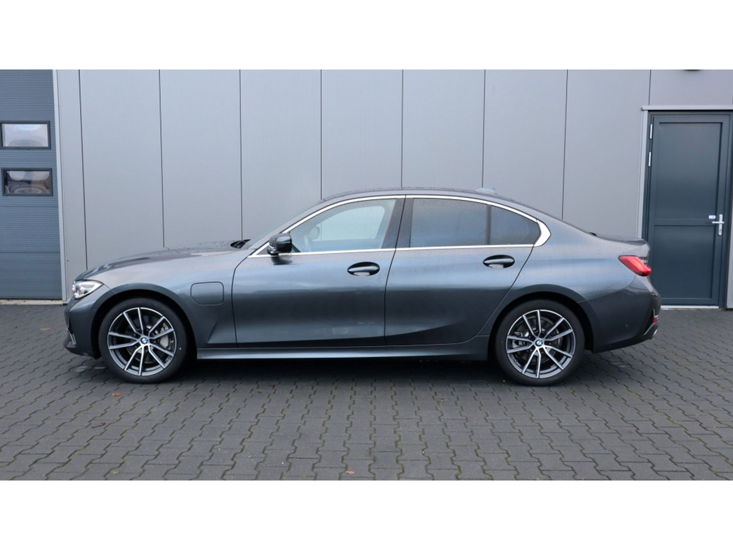 BMW 3-serie 330e eDrive | M Sport | Camera | Adap. cruise | Led | Media