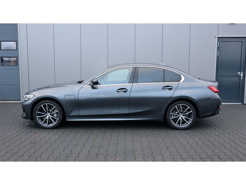 BMW 3-serie 330e eDrive | M Sport | Camera | Adap. cruise | Led | Media