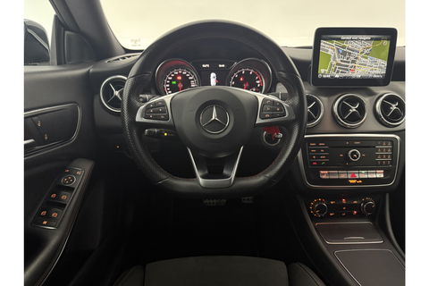 Mercedes-Benz CLA-Klasse 180 AMG Camera LED Navigatie Airco Cruise PDC 18"LMV Stoelverwarming