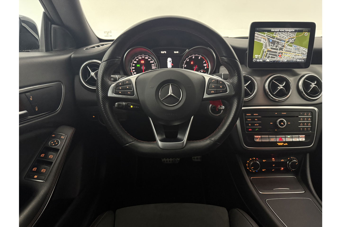 Mercedes-Benz CLA-Klasse 180 AMG Camera LED Navigatie Airco Cruise PDC 18"LMV Stoelverwarming