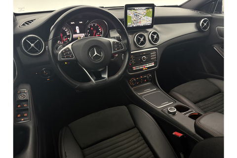 Mercedes-Benz CLA-Klasse 180 AMG Camera LED Navigatie Airco Cruise PDC 18"LMV Stoelverwarming