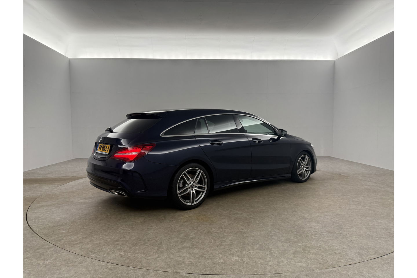 Mercedes-Benz CLA-Klasse 180 AMG Camera LED Navigatie Airco Cruise PDC 18"LMV Stoelverwarming