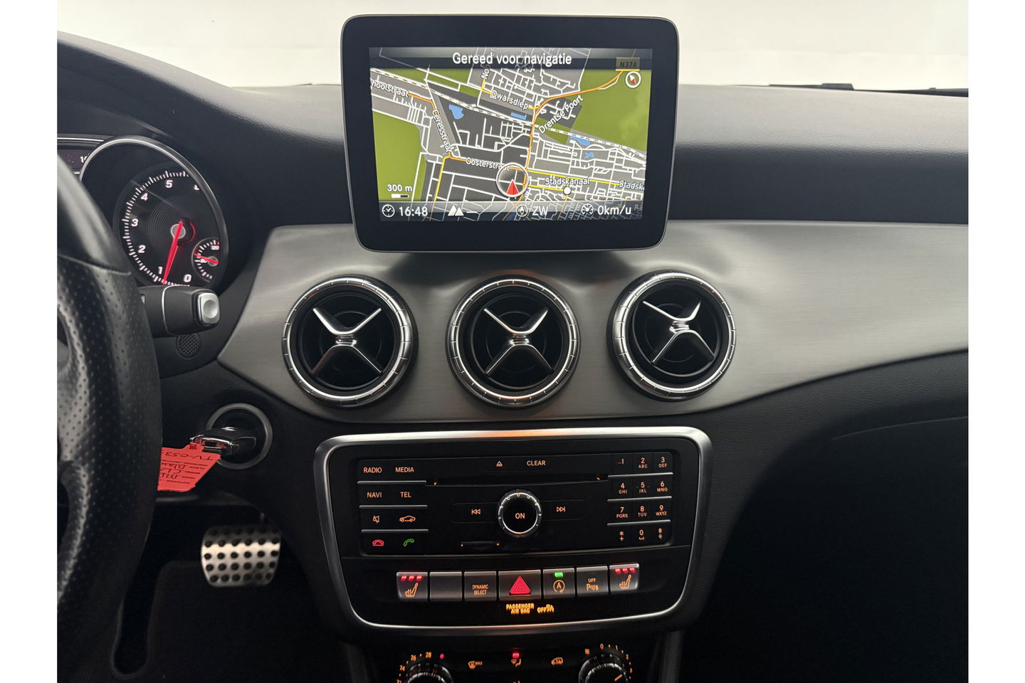 Mercedes-Benz CLA-Klasse 180 AMG Camera LED Navigatie Airco Cruise PDC 18"LMV Stoelverwarming