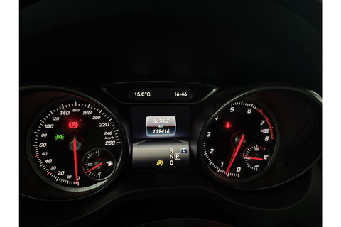 Mercedes-Benz CLA-Klasse 180 AMG Camera LED Navigatie Airco Cruise PDC 18"LMV Stoelverwarming
