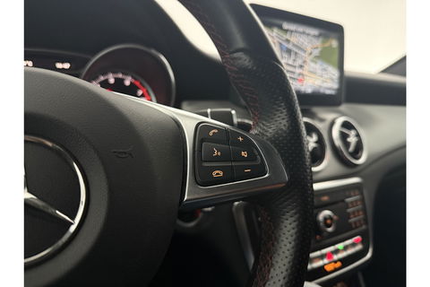 Mercedes-Benz CLA-Klasse 180 AMG Camera LED Navigatie Airco Cruise PDC 18"LMV Stoelverwarming