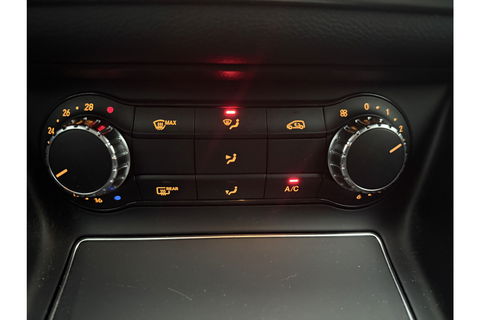 Mercedes-Benz CLA-Klasse 180 AMG Camera LED Navigatie Airco Cruise PDC 18"LMV Stoelverwarming